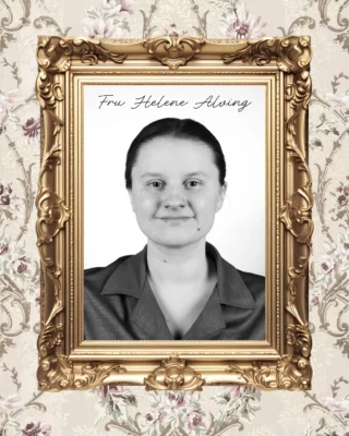 Om 9 dager har vi premiere på Gjengangere! På scenen står denne dyktige gjengen:

Mathilde Løkkevik som Fru Helene Alving: Enken etter kaptein Alving. Hun har levd i et ulykkelig ekteskap og har prøvd å skjule ektemannens utallige “utskeielser” for omverdenen. Hun forsøker å fri seg fra fortiden ved å oppdra sønnen annerledes.

Ems Tollefsen som Osvald Alving: Fru Alvings sønn, en liberal kunstner som har bodd årevis i utlandet. Han kommer nå hjem på ubestemt tid i forbindelse med at det skal reises et barnehjem til minne om sin avdøde far.

Andrei Faitas som Pastor Manders: En moralsk og svært konservativ prest som har hatt stor innflytelse på Fru Alving. Han mener at enhver familie skal følge samfunnets normer, selv når det fører til undertrykkelse. 

Christian Runningen som Snekker Engstrand: En lur og manipulerende snekker som later som han er from og ærlig.

Marie Kongssund som Regine Engstrand: Datter av Engstrand, en mann hun ikke kan fordra. Hun jobber som tjenestepike hos Fru Alving, men drømmer om en bedre fremtid.

📸: Benjamin Lindbjør og Kazuko Cameron fra @studentenesfotoklubb